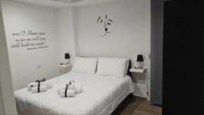 Black & White Luxury Rooms